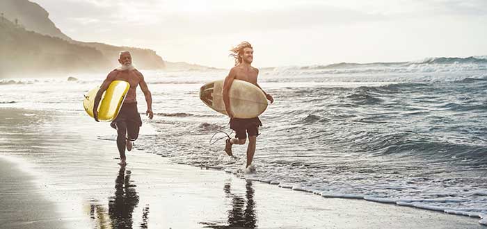 El surf es casi una religión para muchos australianos y extranjeros
