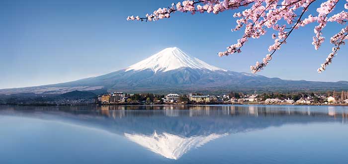 Monte-Fuji-uno-de-los-lugares-turísticos-de-Japón