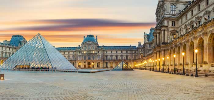 Fachada del Louvre, uno de los mejores museos del mundo 