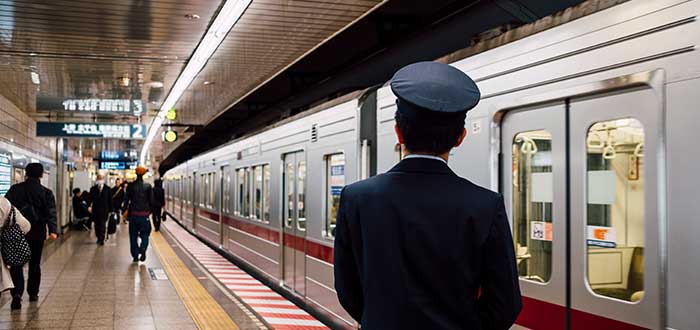 Viajar-en-el-metro-de-Japón