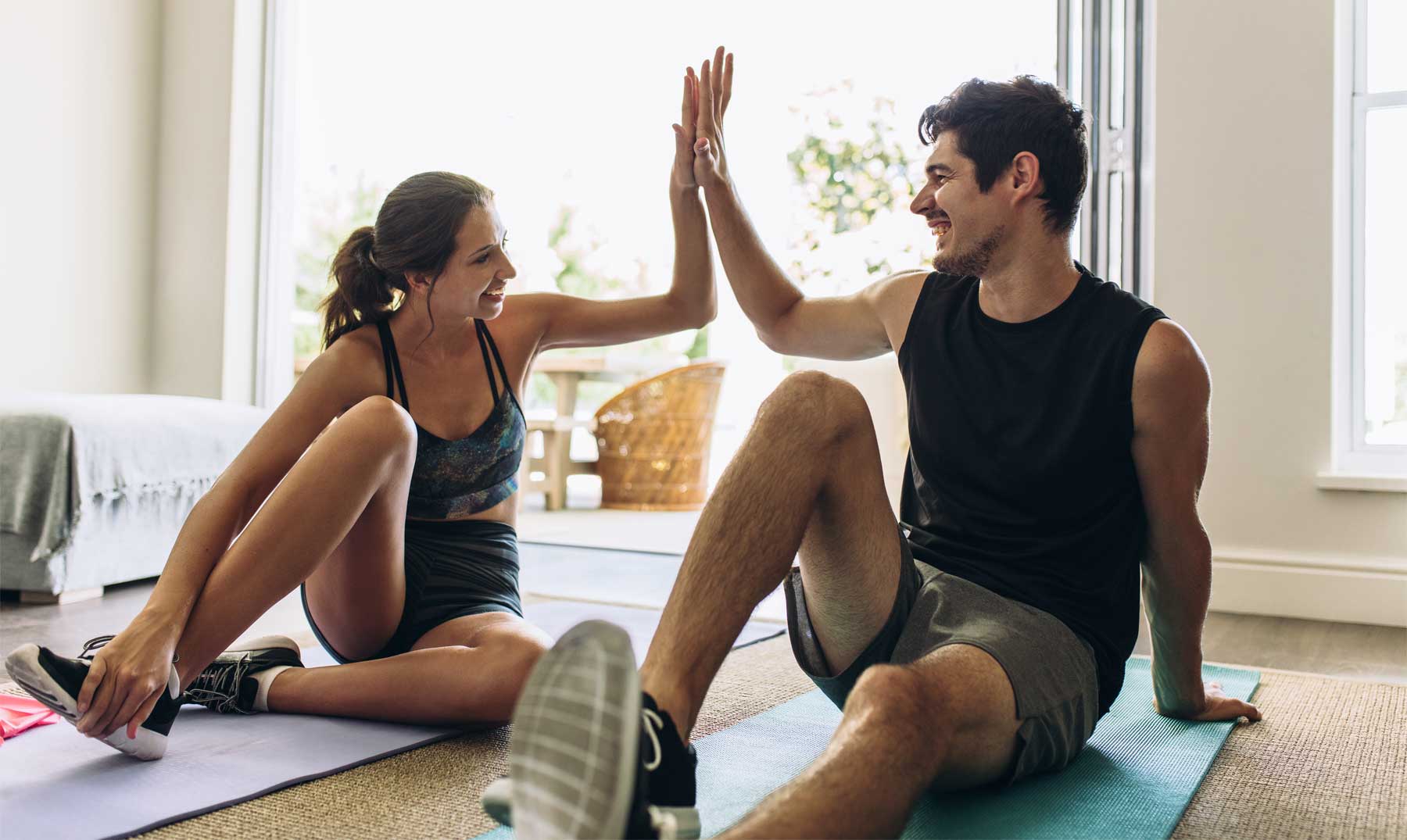 Rutinas de ejercicios para hacer en casa, Cómo entrenar sin ir al gimnasio  - Experiencia Joven